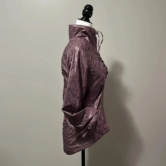 Lululemon Limited Edition Velocity Plum Embossed Dot Running Jacket - Picture 16 of 17